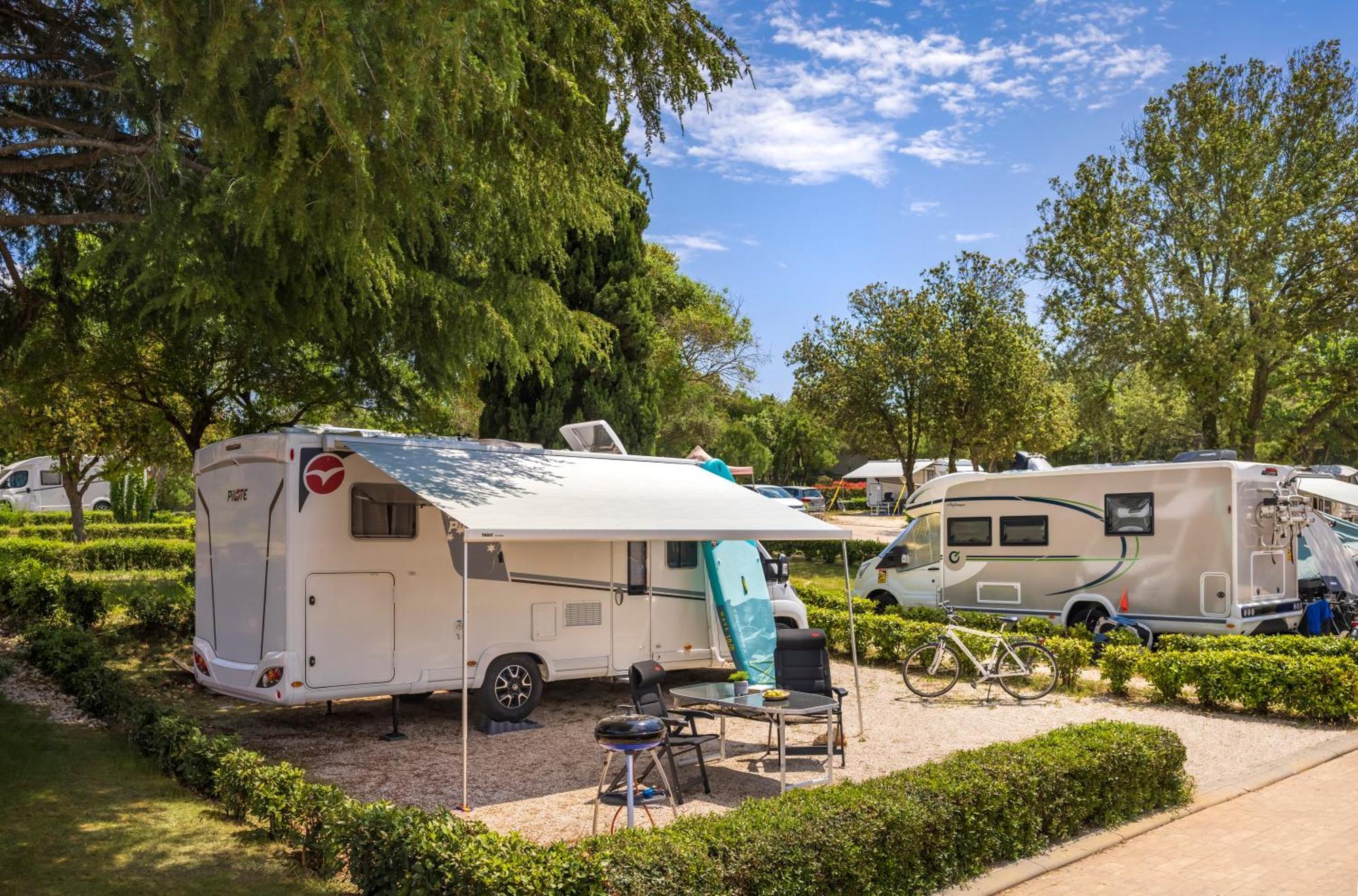 Maistra Camping Vestar Pitches Ровінь Екстер'єр фото